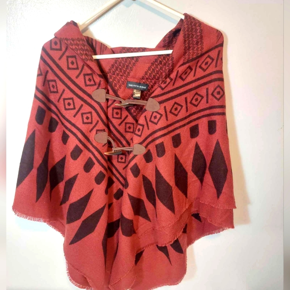 Sacs Fifth Avenue Burnt Orange Poncho With Fisherman Clasp